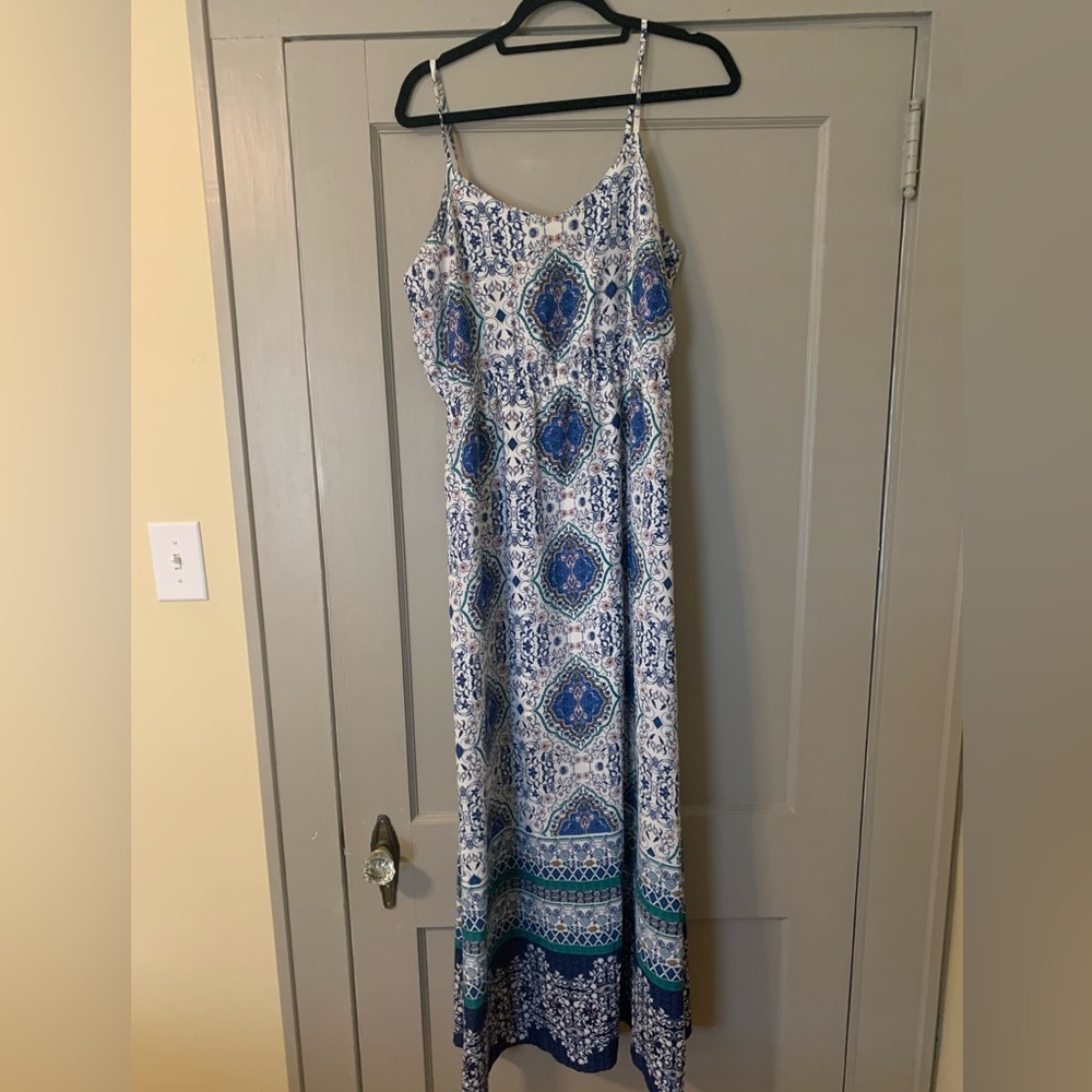 Maxi, blue patterned dress
